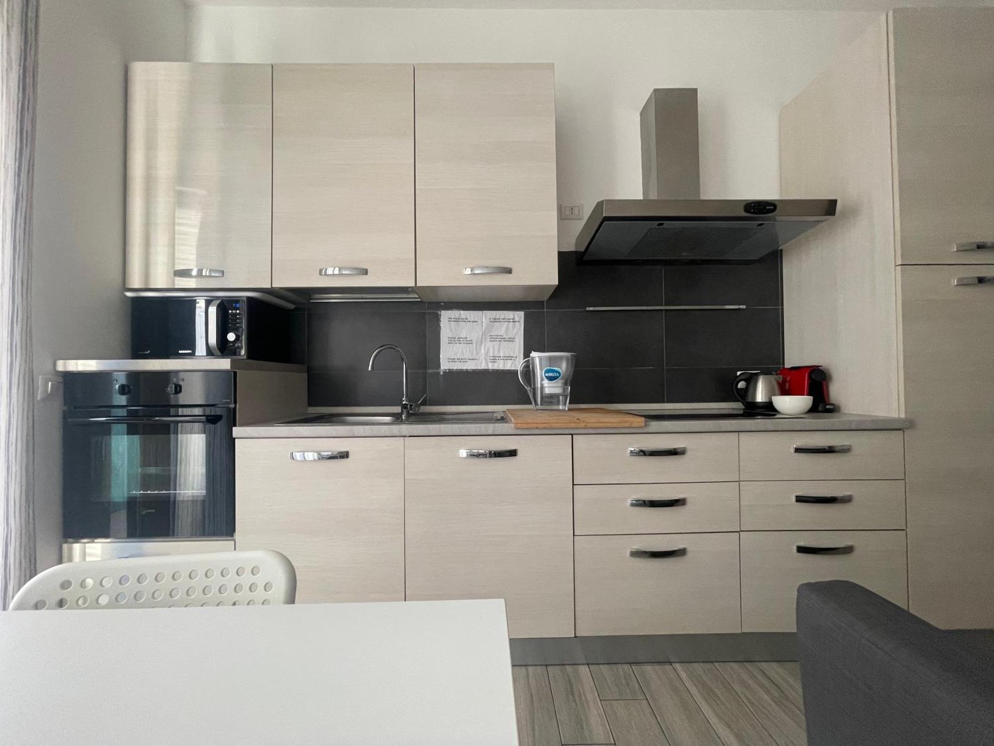 Gardone Apartment - Ampio Appartamento Con 2 Camere Da Letto - Comodo Per Duomo! Milán Exterior foto